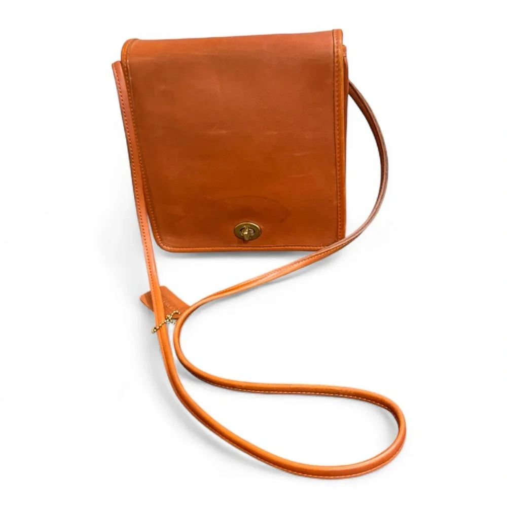 Coach tan Leather crossbody Bag 0547-914